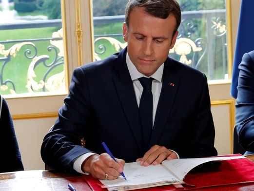 Prezydent Macron podpisał reformę kodeksu pracy
