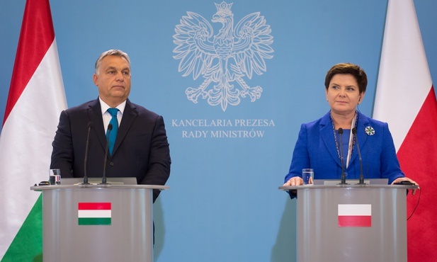 Premierzy Polski i Węgier: Droga, którą obraliśmy ws. migracji okazała się słuszna