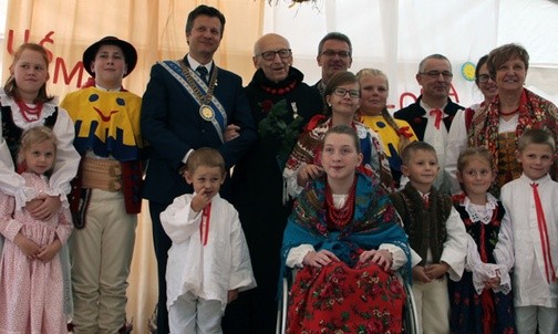 Habit, korale i uśmiechnięte słoneczko