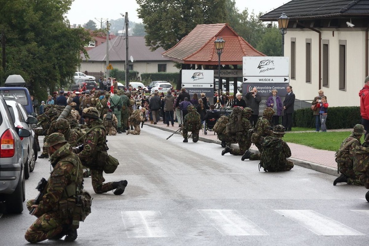 "Pola Chwały": Msza św. i parada wojskowa