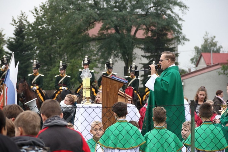 "Pola Chwały": Msza św. i parada wojskowa