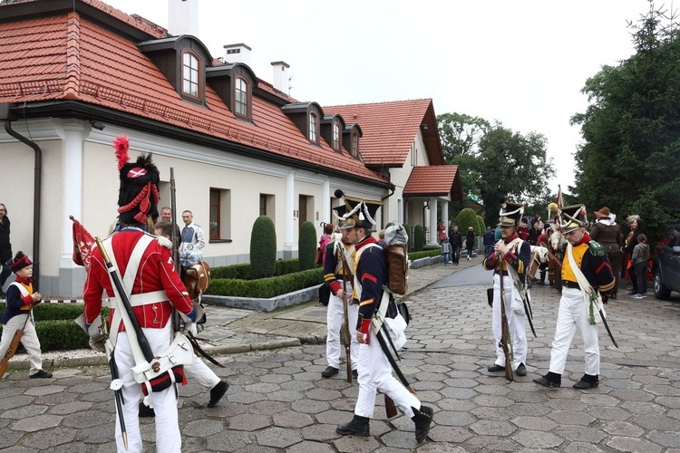 "Pola Chwały": Msza św. i parada wojskowa