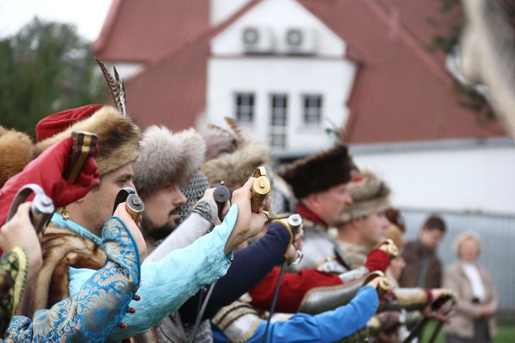 "Pola Chwały": Msza św. i parada wojskowa