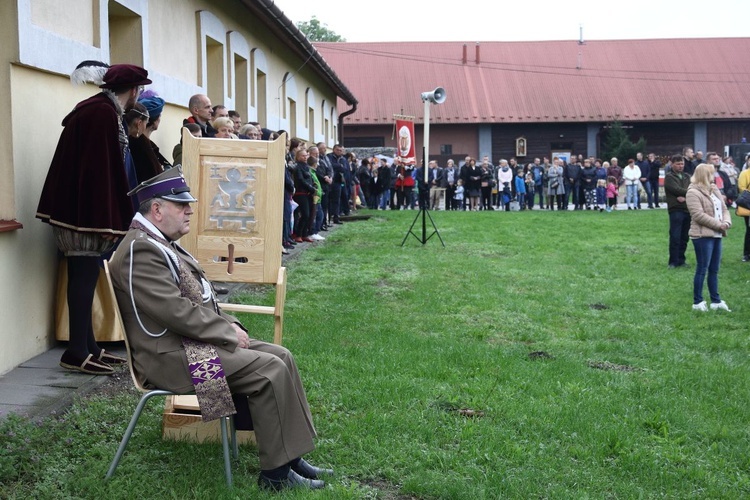 "Pola Chwały": Msza św. i parada wojskowa