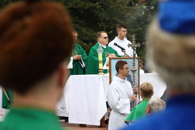 "Pola Chwały": Msza św. i parada wojskowa