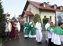 	Parafia Dziesięciu Tysięcy Męczenników jest kolejną wspólnotą w naszej diecezji, w której będzie się rozwijał kult błogosławionego kapłana.