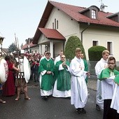 	Parafia Dziesięciu Tysięcy Męczenników jest kolejną wspólnotą w naszej diecezji, w której będzie się rozwijał kult błogosławionego kapłana.