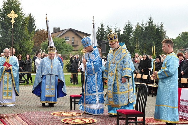 ▼	Biały Bór, 24 września – Boskiej Liturgii przewodniczyli: metropolita przemysko-warszawski abp Eugeniusz Popowicz oraz ordynariusz eparchii wrocławsko-gdańskiej bp Włodzimierz Juszczak.