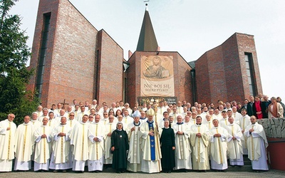 ▲	Na rangę spotkania wskazuje wizyta abp. Stanisława Gądeckiego, przewodniczącego Konferencji Episkopatu Polski. 