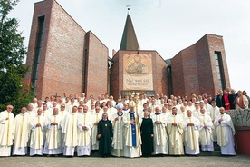 ▲	Na rangę spotkania wskazuje wizyta abp. Stanisława Gądeckiego, przewodniczącego Konferencji Episkopatu Polski. 