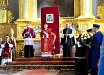 Uroczystości patrona miasta i parafii kolegiackiej przewodniczył bp M. Milewski. Wystosowano też apel o świętowanie niedzieli.