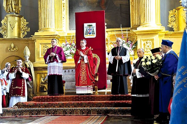 Uroczystości patrona miasta i parafii kolegiackiej przewodniczył bp M. Milewski. Wystosowano też apel o świętowanie niedzieli.