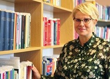 Misją biblioteki jest być bliżej ludzi, bo książka wciąż może łączyć pokolenia – mówi z przekonaniem Joanna Banasiak, dyrektor Książnicy Płockiej.