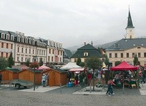 ▲	Na jeseníckim rynku wyrosło historyczne miasteczko.