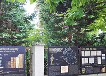 ▲	Wystawa jest zawieszona na ogrodzeniu opolskiej parafii ewangelickiej (ul. Pasieczna 12).