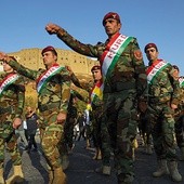 Peszmergowie, kurdyjscy bojownicy, na marszu poparcia dla referendum niepodległościowego. Irbil, 13 września 2017.