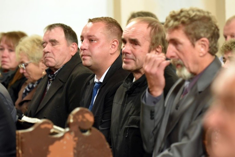 Ostatnie pożegnanie proboszcza z Wierzbnej