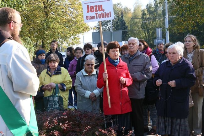 Modlitwa za Lublin na skrzyżowaniu al. Kraśnickiej z Bohaterów Monte Cassino