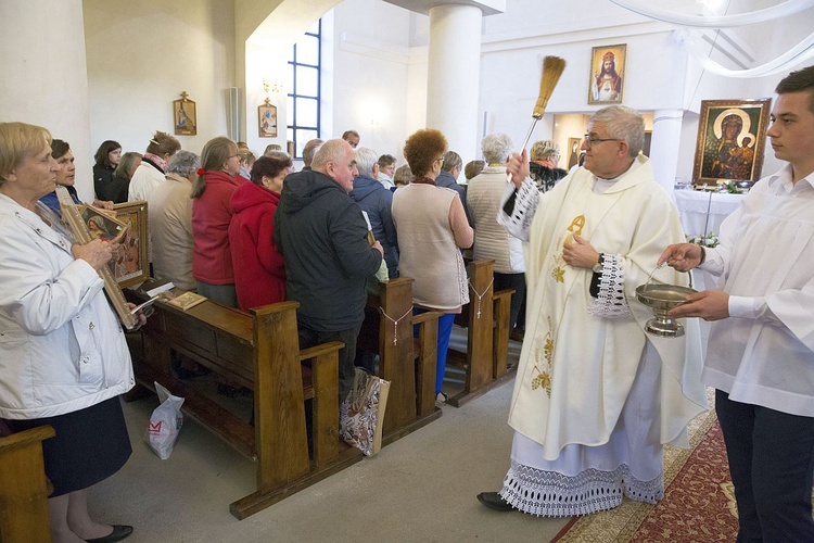 Maryja pozostaje w Miąsem. Chce odwiedzić każdą rodzinę