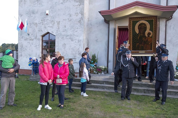 Maryja pozostaje w Miąsem. Chce odwiedzić każdą rodzinę