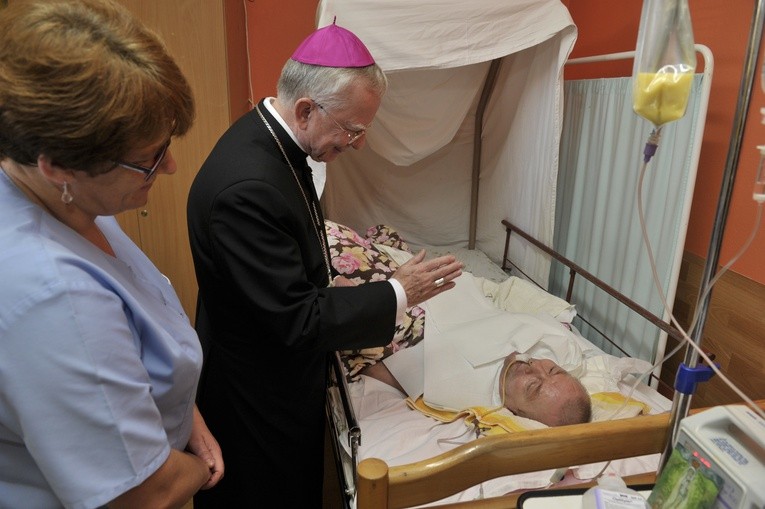 Odwiedziny abp. Marka Jędraszewskiego w Ośrodku Caritas w Zatorze