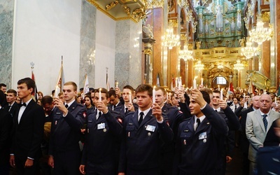 Abp Budzik do maturzystów: Bóg chciał pokazać ludzką twarz