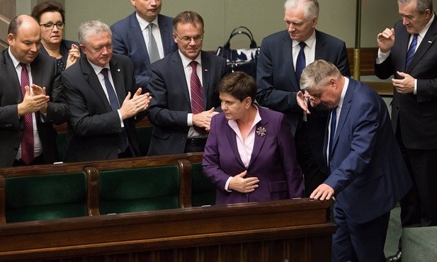 Nowy sondaż: PiS bardzo wysoko, ale bez samodzielnej większości