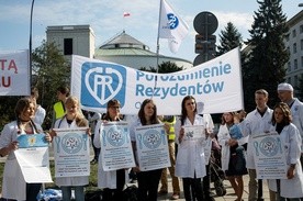 Lekarze rezydenci rozpoczęli protest głodowy