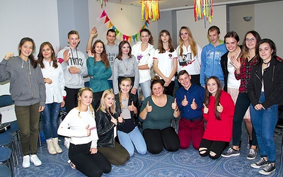 Grupa wolontariuszy z Agnieszką Suligowską na pierwszym powakacyjnym spotkaniu.