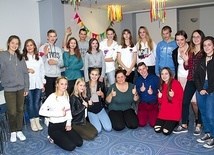 Grupa wolontariuszy z Agnieszką Suligowską na pierwszym powakacyjnym spotkaniu.