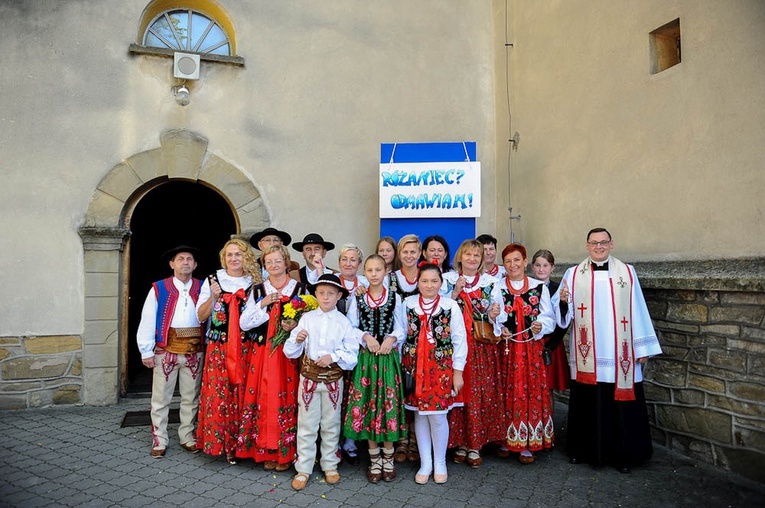 Różaniec z młodymi w Łącku