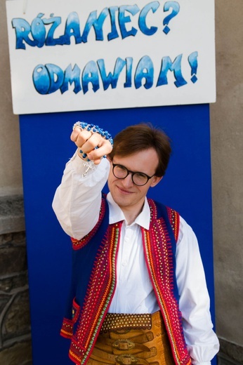 Różaniec z młodymi w Łącku