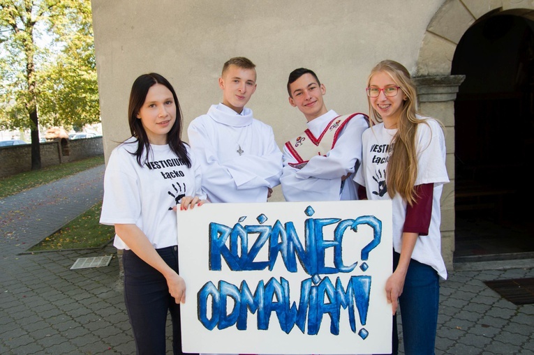 Różaniec z młodymi w Łącku