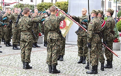 Żołnierskie ślubowanie terytorialsów w Nisku. 