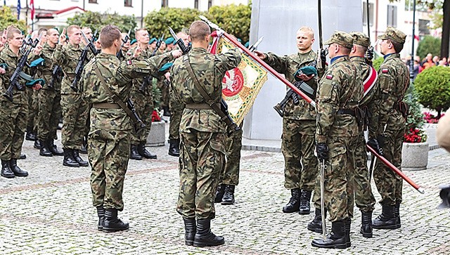 Żołnierskie ślubowanie terytorialsów w Nisku. 