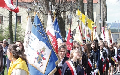 Stypendyści i uczniowie szkół imienia św. Jana Pawła II mają wspaniały wzór wychowawczy w osobie patrona.