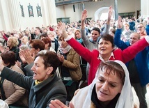 Do diecezjalnego sanktuarium zjechało prawie 400 członków wspólnot charyzmatycznych. 