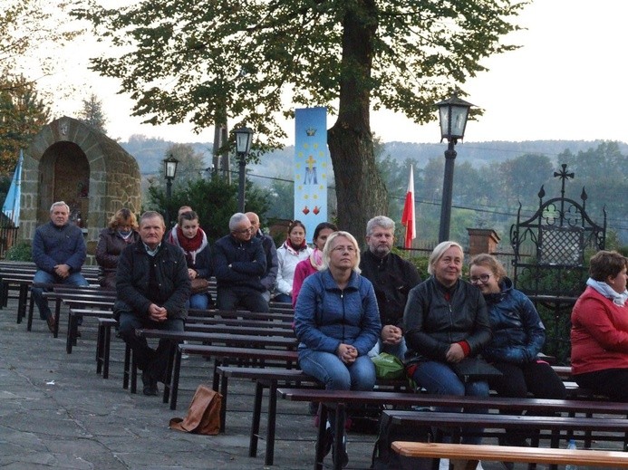 Z Gnojnika pieszo do Porąbki Uszewskiej