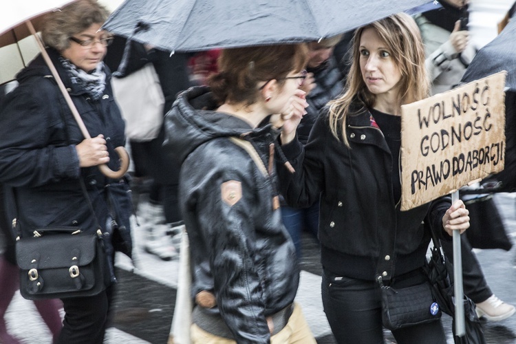 Co na sztandarach feministek? Matka Boża i aborcja