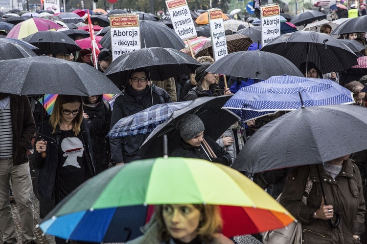 Co na sztandarach feministek? Matka Boża i aborcja