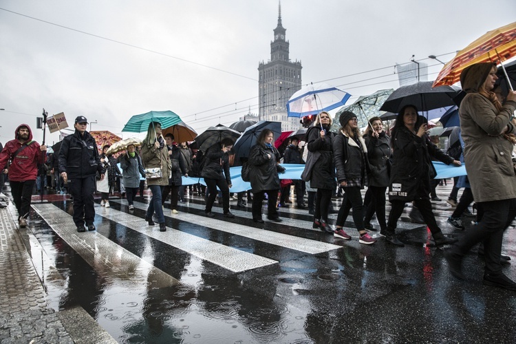 Co na sztandarach feministek? Matka Boża i aborcja