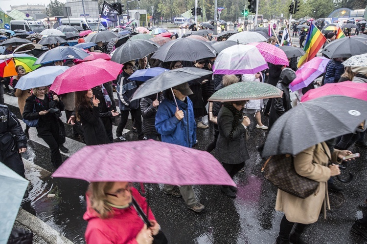 Co na sztandarach feministek? Matka Boża i aborcja