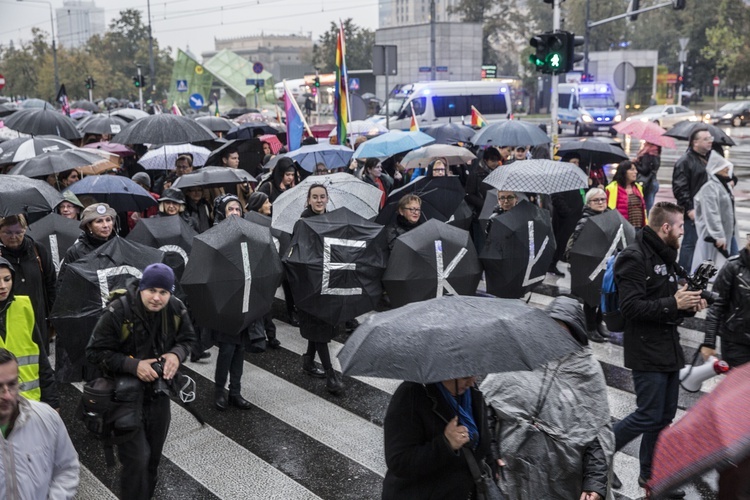 Co na sztandarach feministek? Matka Boża i aborcja