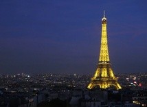 Francja przyjęła kontrowersyjną ustawę antyterrorystyczną 