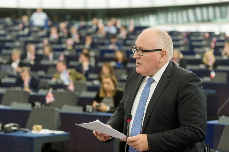 Timmermans: Praworządność wymaga czasem użycia siły