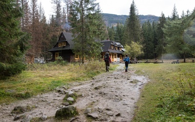 Schronisko w Dolinie Roztoki