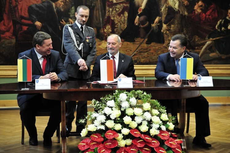 Ministrowie obrony narodowej Polski, Litwy i Ukrainy w Lublinie