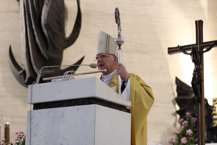 Msza św. za ojczyznę w Krakowie-Mistrzejowicach