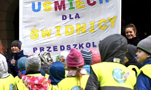 Tegoroczny Marsz Przedszkolaka wyruszył pod hasłem "Uśmiech dla Świdnicy"