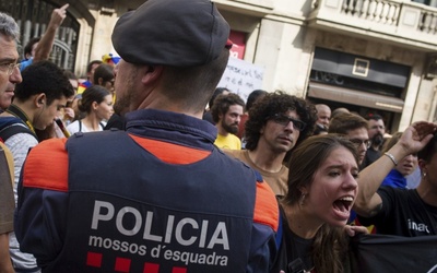 Hiszpański rząd przeprasza za działania policji w Katalonii